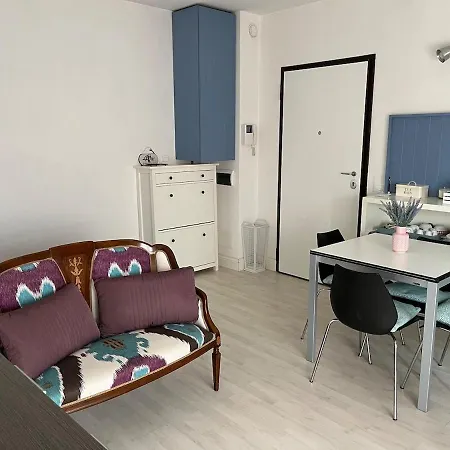 Facibeni With Private Living & Parking *